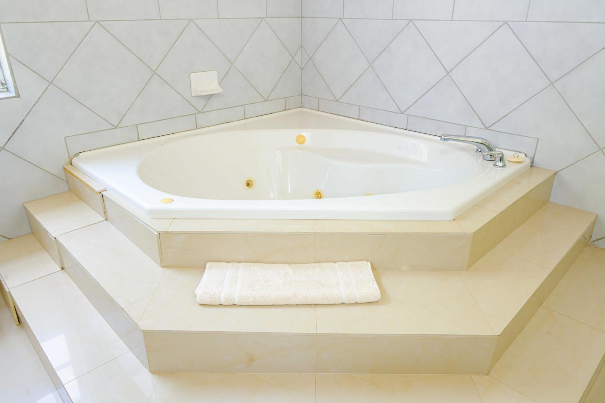Fort Shelley Cades Bay Екстер'єр фото